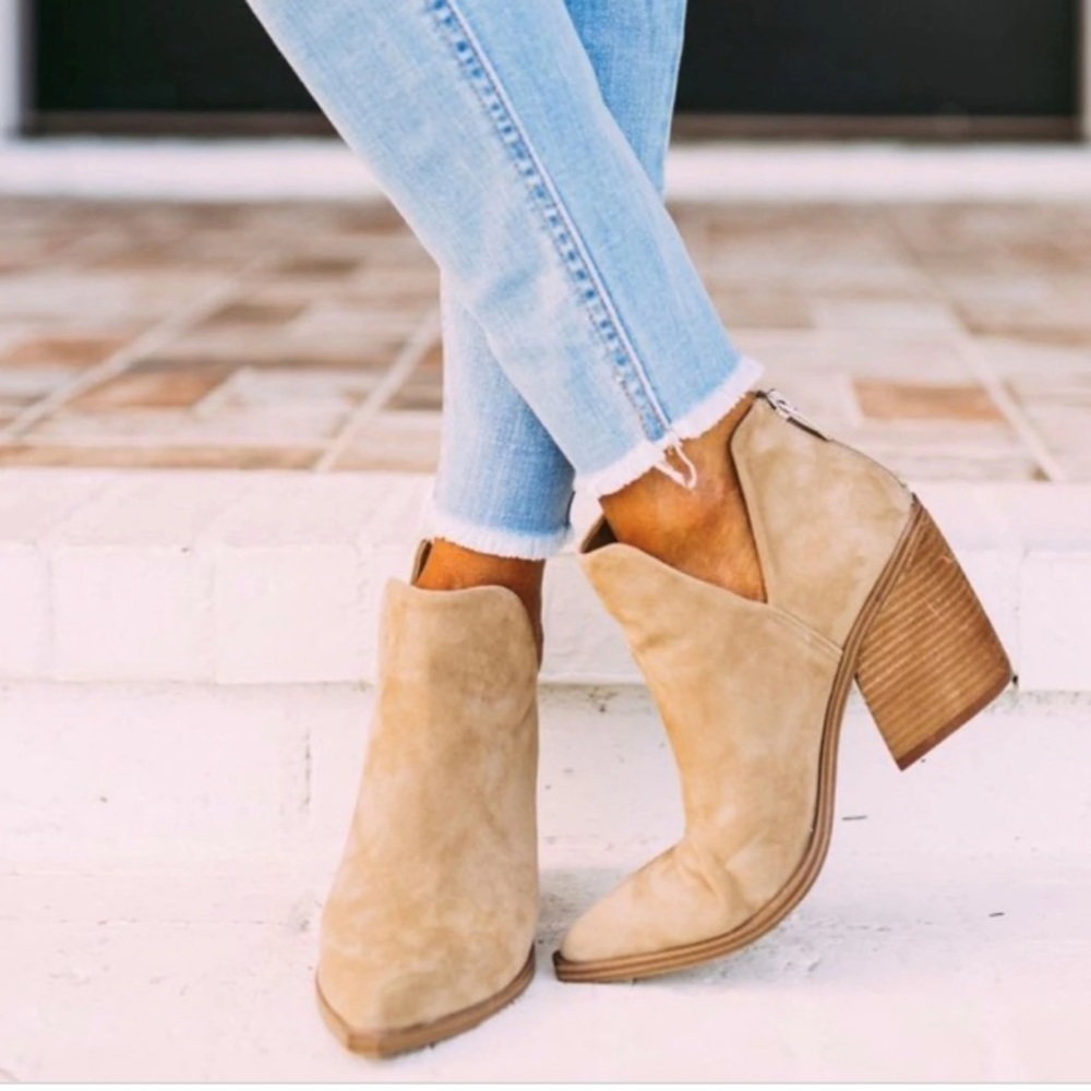 NWOT STEVE MADDEN ALYSE TAN SUEDE BOOTIES